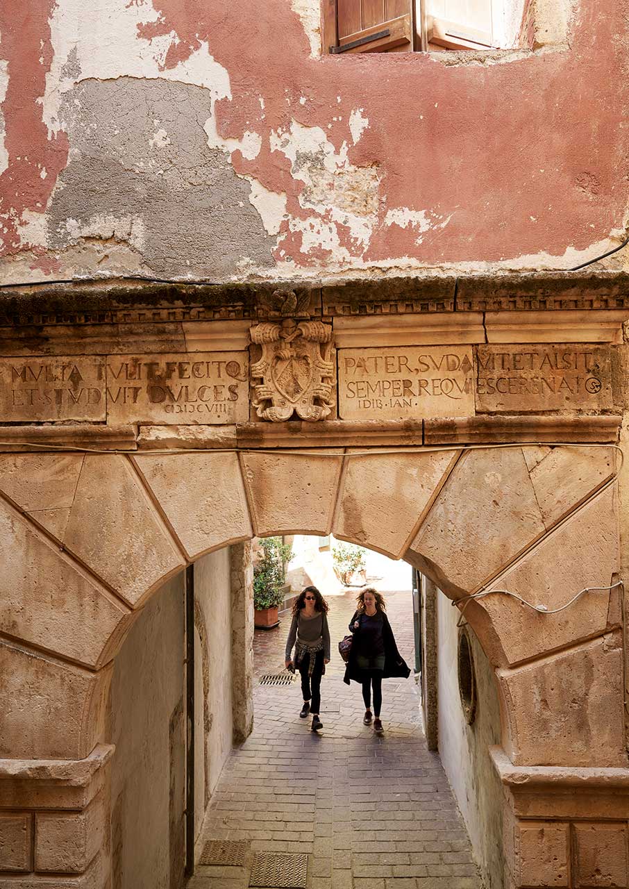 Στα Χανιά, για τα τελευταία μπάνια της χρονιάς-3