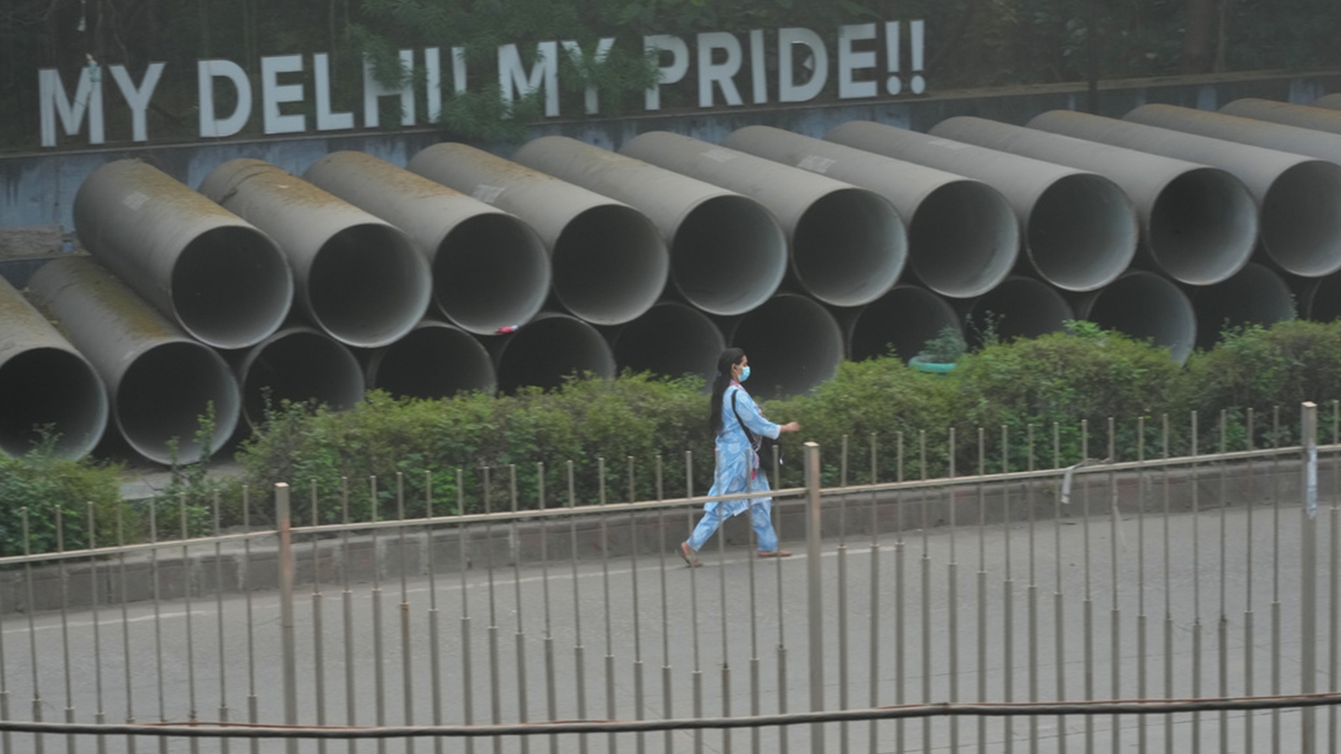 Ινδία: Πυκνό νέφος τύλιξε το Νέο Δελχί εξαιτίας βεγγαλικών [εικόνες]-3