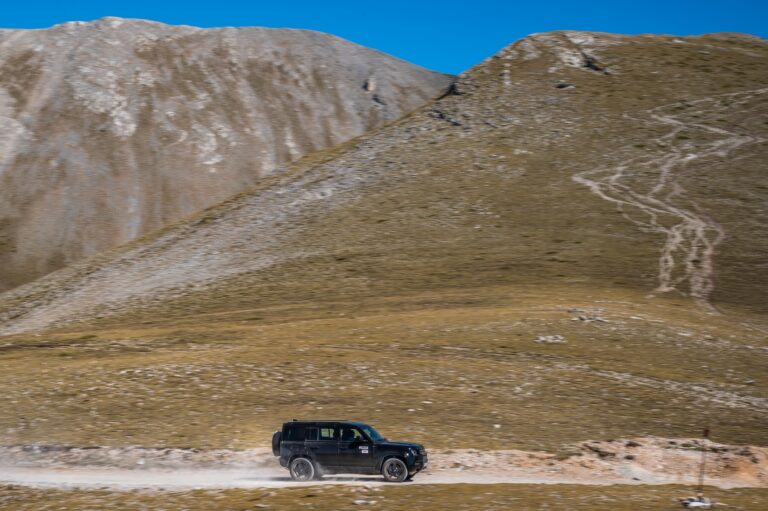 Οδοιπορικό στον Όλυμπο με τα Defender 110 και Toyota Land Cruiser 250-12