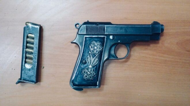 κορυδαλλός-αυτό-είναι-το-πιστόλι-που-β-563890486