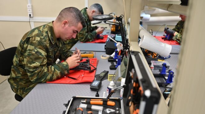 ο-στρατός-προχωρά-σε-μαζική-παραγωγή-drones-563881396