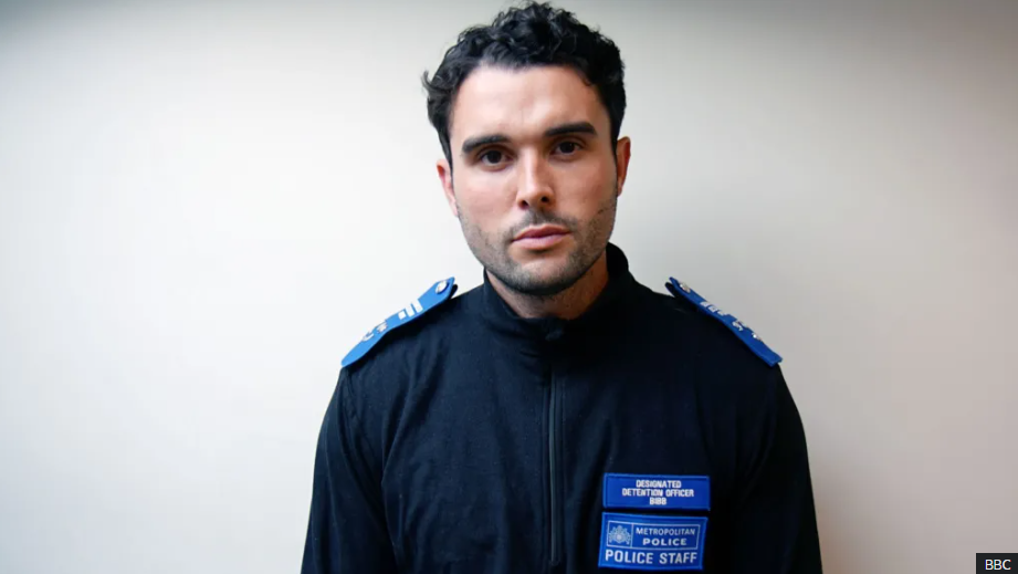 «Αξιζε μια σφαίρα στο κεφάλι»: Συγγνώμη της αστυνομίας του Λονδίνου για τις «εγκληματικές συμπεριφορές» μελών της-1