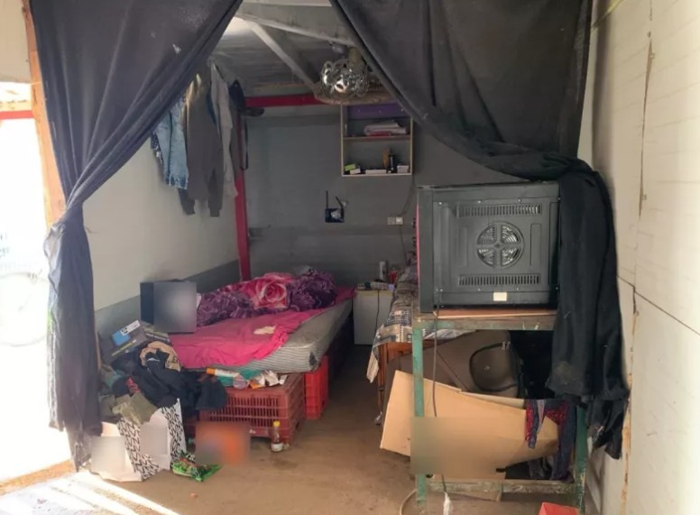 Εικόνες από την επιχείρηση της ΕΛ.ΑΣ. για την εξάρθρωση κυκλώματος που εκμεταλλευόταν αλλοδαπούς εργάτες-4