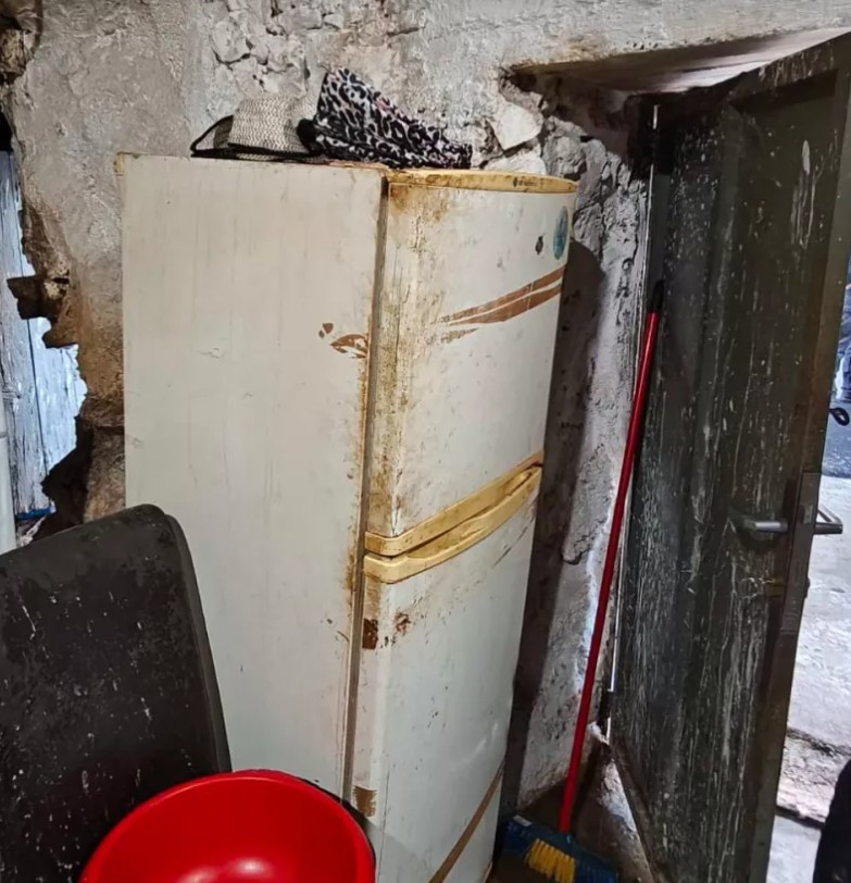 Εικόνες από την επιχείρηση της ΕΛ.ΑΣ. για την εξάρθρωση κυκλώματος που εκμεταλλευόταν αλλοδαπούς εργάτες-2