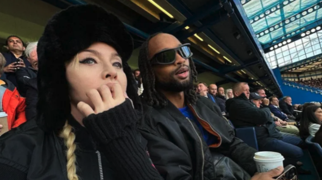 στις-εξέδρες-της-premier-league-οι-διάσημοι-πανη-563860636