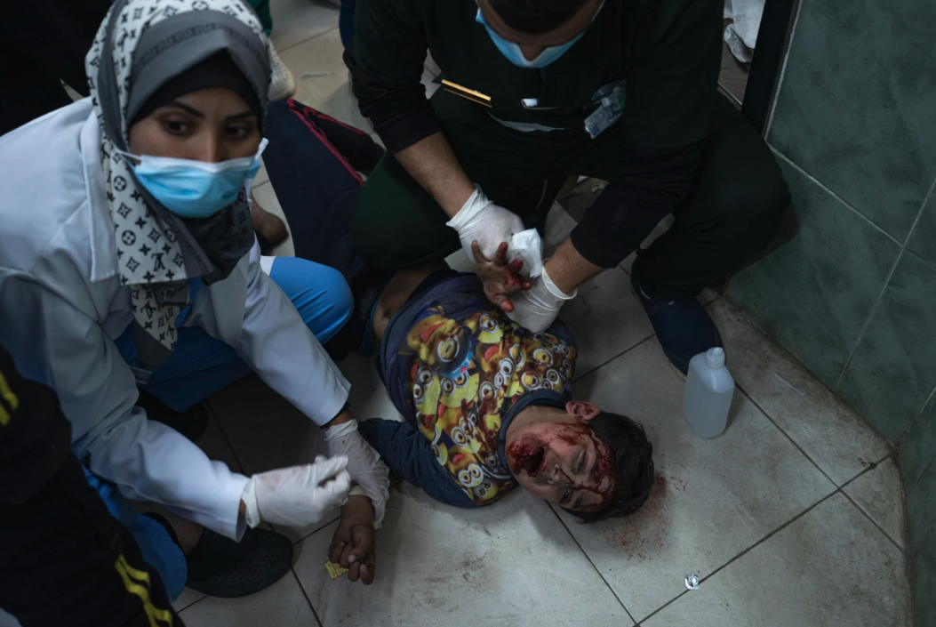 Γάζα: Η φρίκη του πολέμου μέσα από τον φακό μιας φωτορεπόρτερ του AP-6