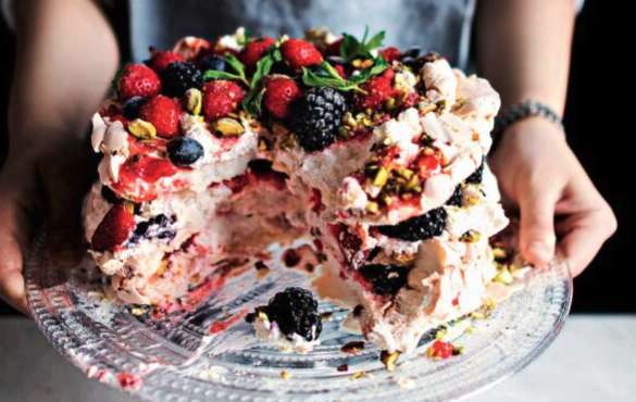 γλυκά-με-μαρέγκα-21-συνταγές-για-συννεφ-563863204