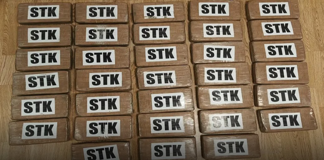 Κατασχέθηκε κοκαΐνη αξίας 1 εκατ. ευρώ στον Πειραιά (εικόνες – βίντεο)-1