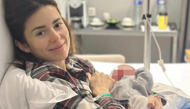 ο-σαρκοζί-έγινε-παππούς-ξανά-στη-φυλακ-563885284