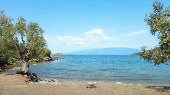 σκοτάδι-μέρα-μεσημέρι-σε-παραλία-το-563850007