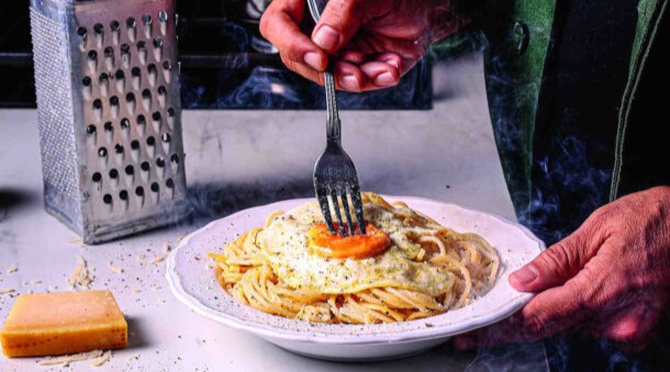 τσουχτή-η-μανιάτικη-μακαρονάδα-με-αυγ-563896186