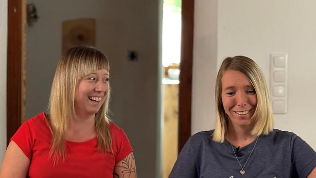 Αυστρία: Μπέρδεψαν τα μωρά στο μαιευτήριο – 35 χρόνια μετά γνώρισαν τους βιολογικούς γονείς τους-1