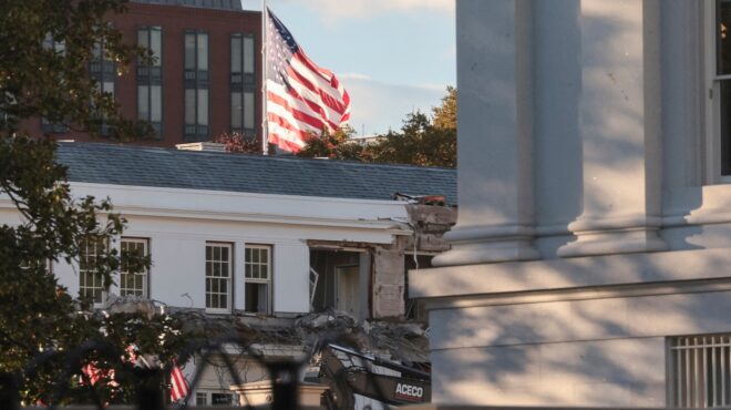 ηπα-ο-τραμπ-γκρέμισε-τμήμα-του-λευκού-ο-563878633