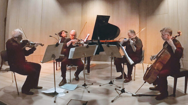 καλοί-μουσικοί-σε-ακατάλληλη-αίθουσα-563875891