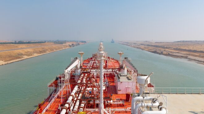 κρίσιμη-για-τη-διώρυγα-του-σουέζ-η-συμφ-563867257