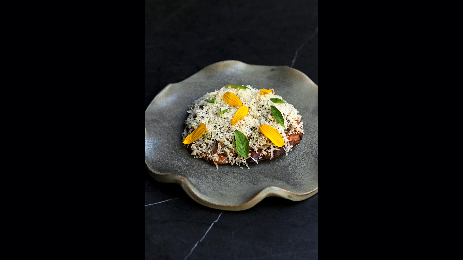 στο-παγκράτι-για-φαγητό-με-υπόβαθρο-563845864