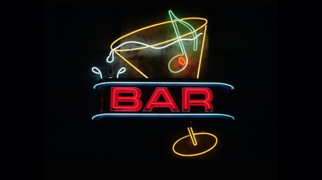 υπάρχει-μπαρ-στο-κέντρο-που-παίζει-καλ-563871226