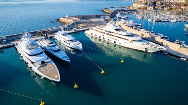 ζουν-στη-χλιδή-και-ξόδεψαν-290-δισ-δολ-σε-ε-563844901