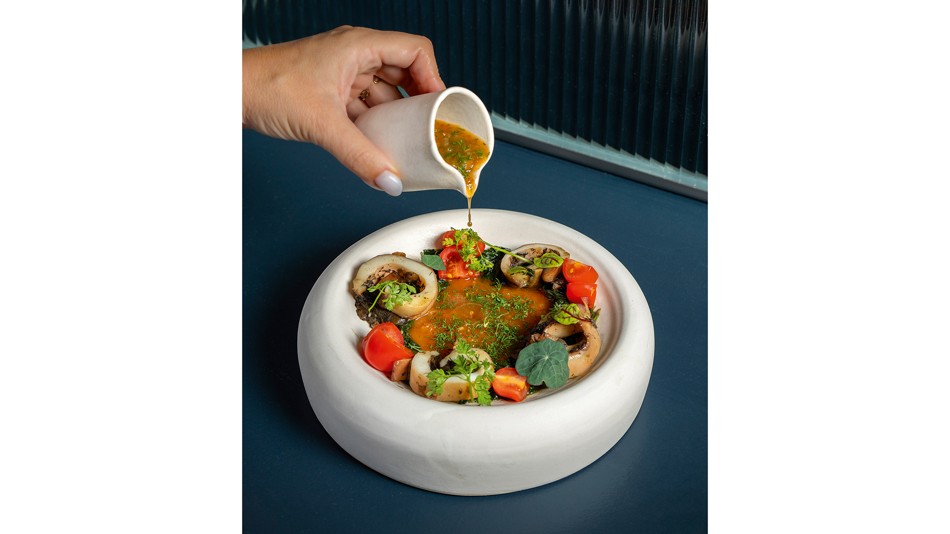 στο-κολωνάκι-για-γιουβαρλάκια-από-σ-563871304