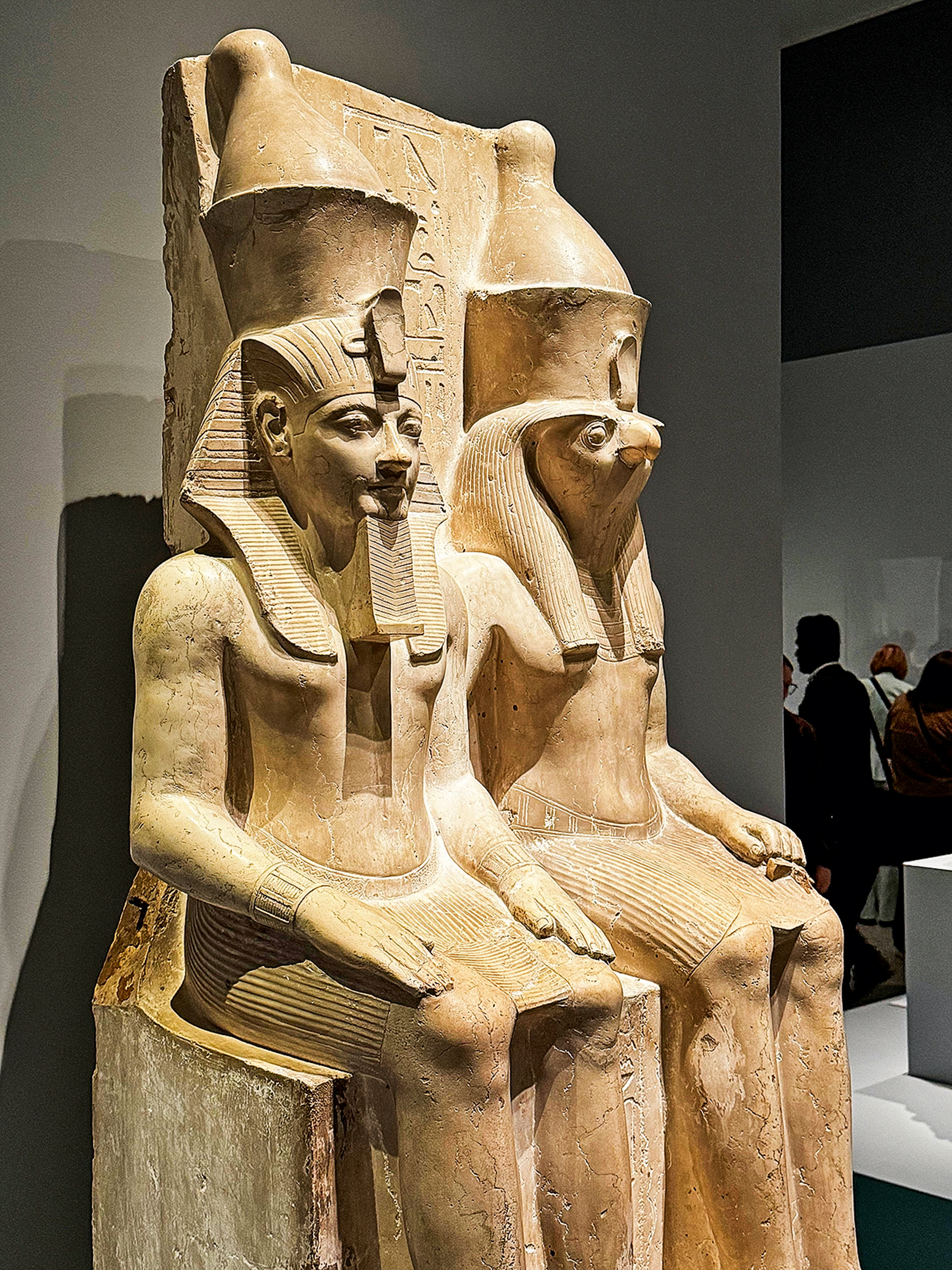 Μια βιβλιοθήκη στο μετρό της Βαρσοβίας-5