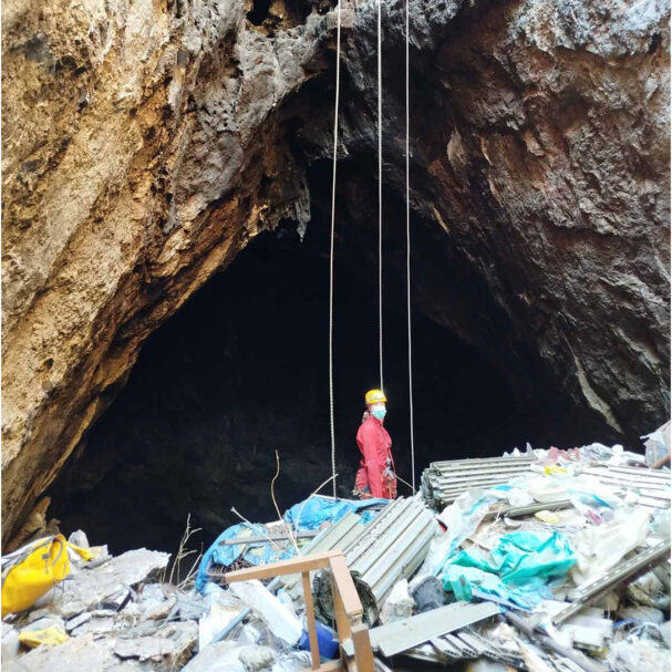 τα-υπόγεια-σπήλαια-έγιναν-χωματερές-563863150