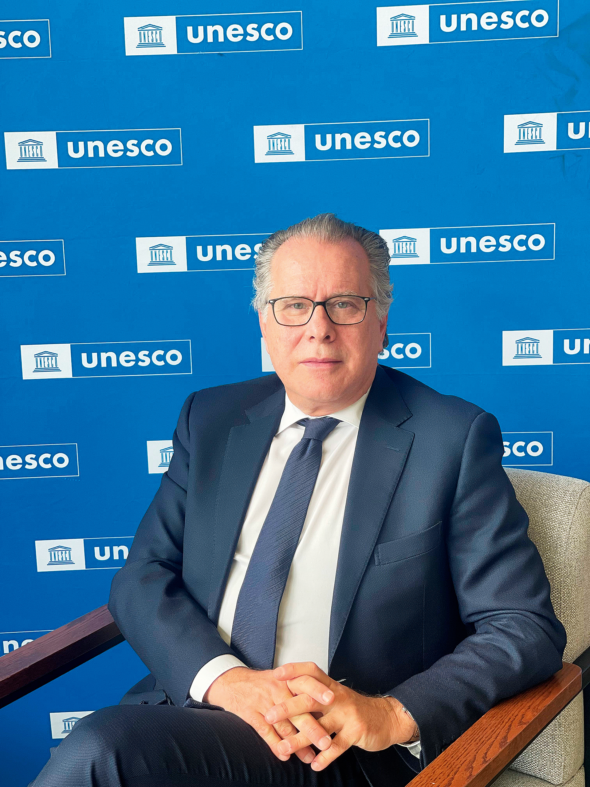 Γιώργος Κουμουτσάκος: Eχει πολλούς φίλους η γλώσσα μας-1