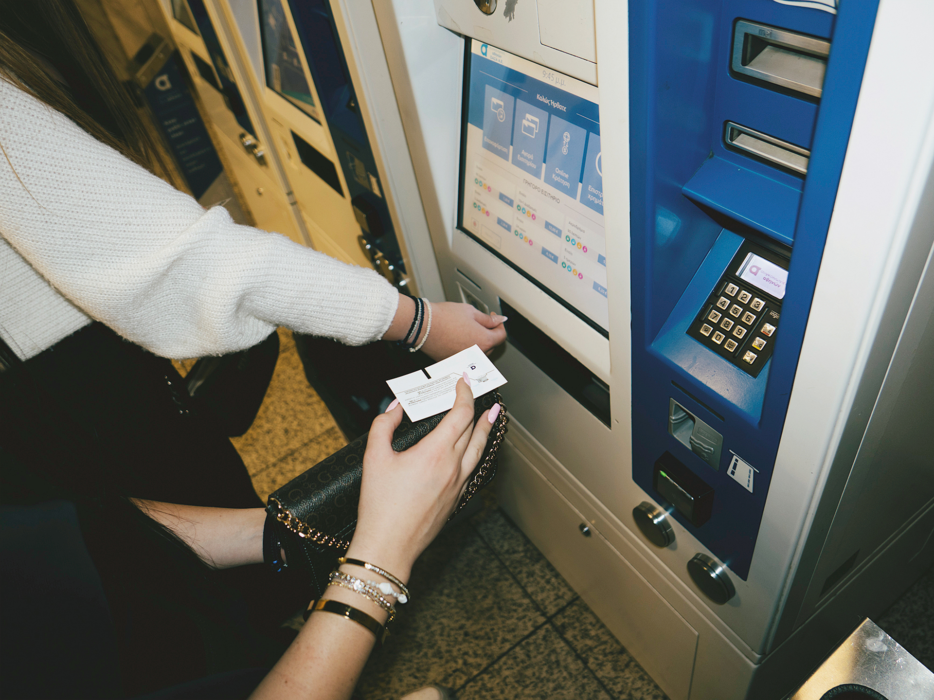 Οι νύχτες των εφήβων: Τα παιδιά διασκεδάζουν, οι γονείς αγωνιούν-4