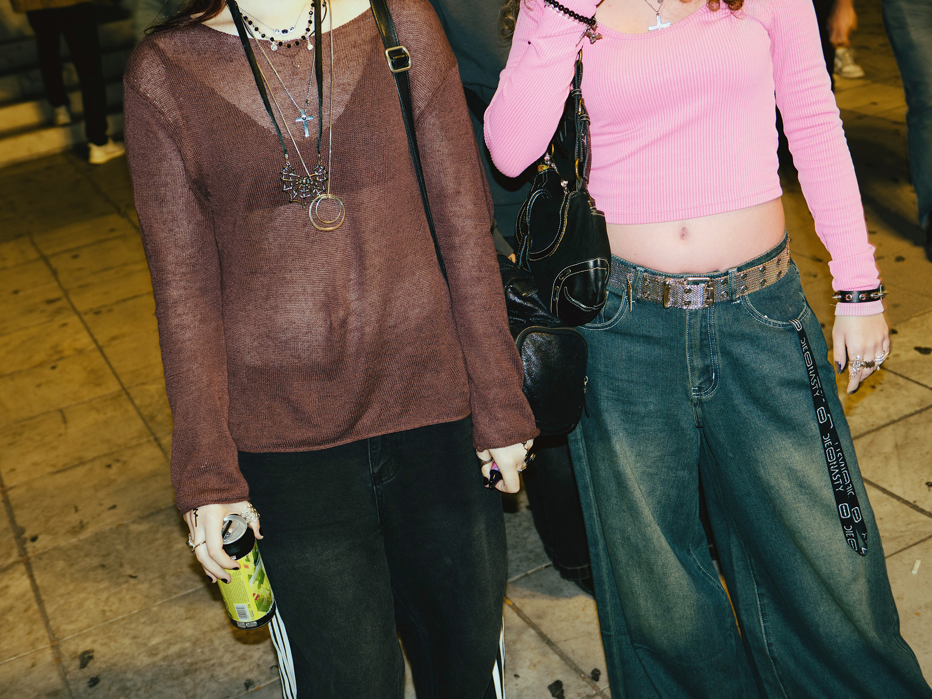 Οι νύχτες των εφήβων: Τα παιδιά διασκεδάζουν, οι γονείς αγωνιούν-5