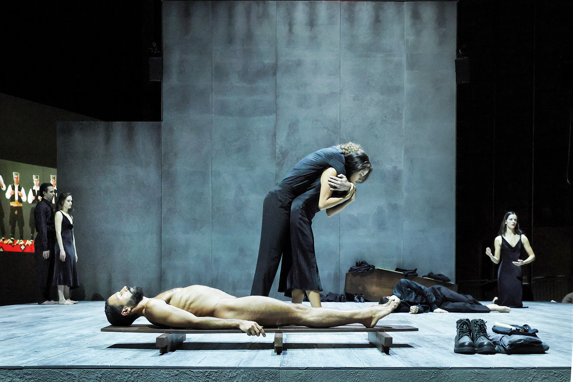 Εδώ μυρίζει Βαλκάνια-5