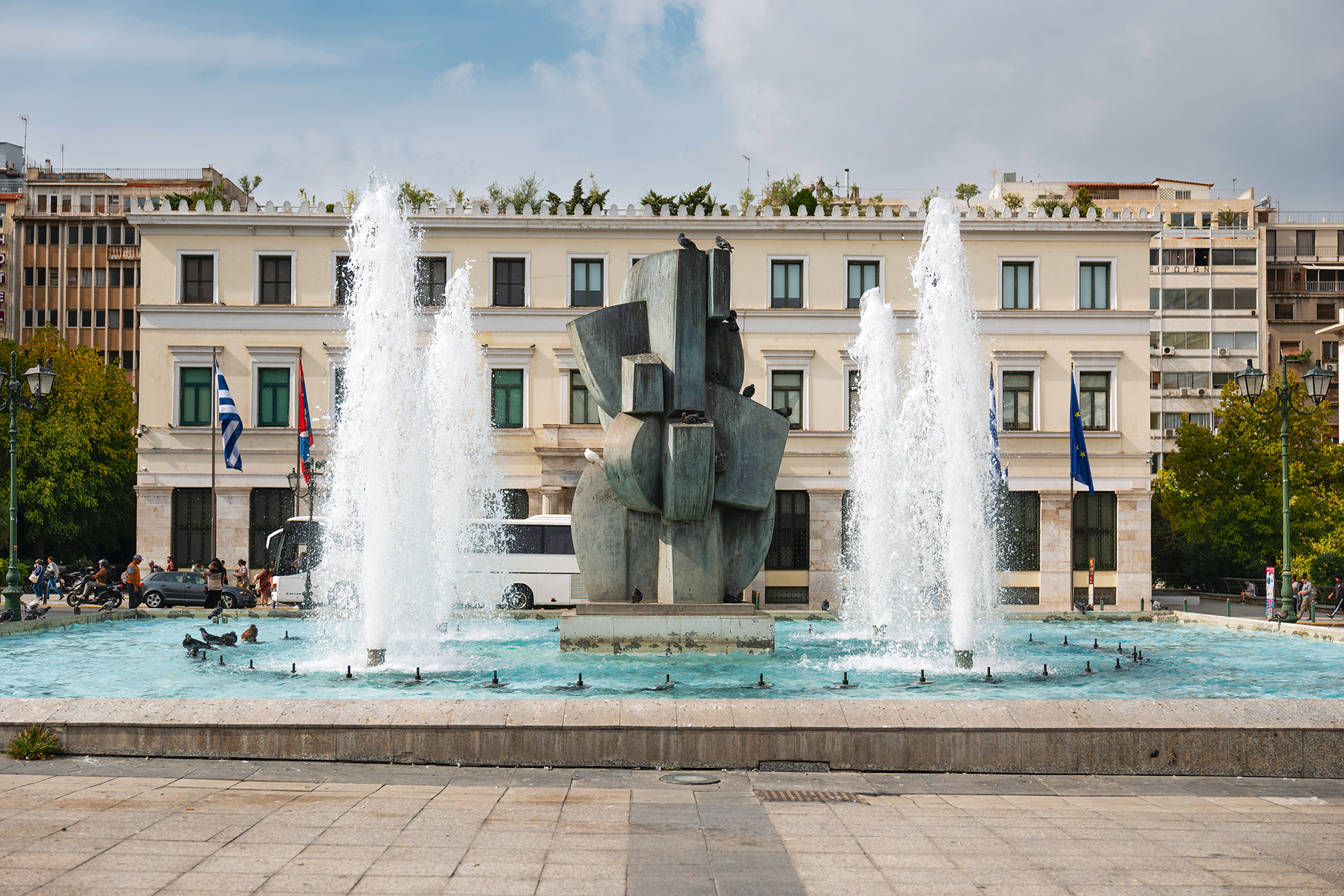 Θησέας, Δρομέας, Προμηθέας: Τα αγάλματα που μας δίχασαν-7