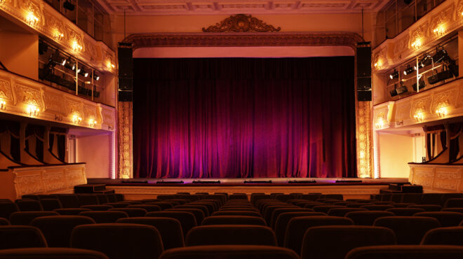 πολιτικό-στοίχημα-επί-σκηνής-563896858