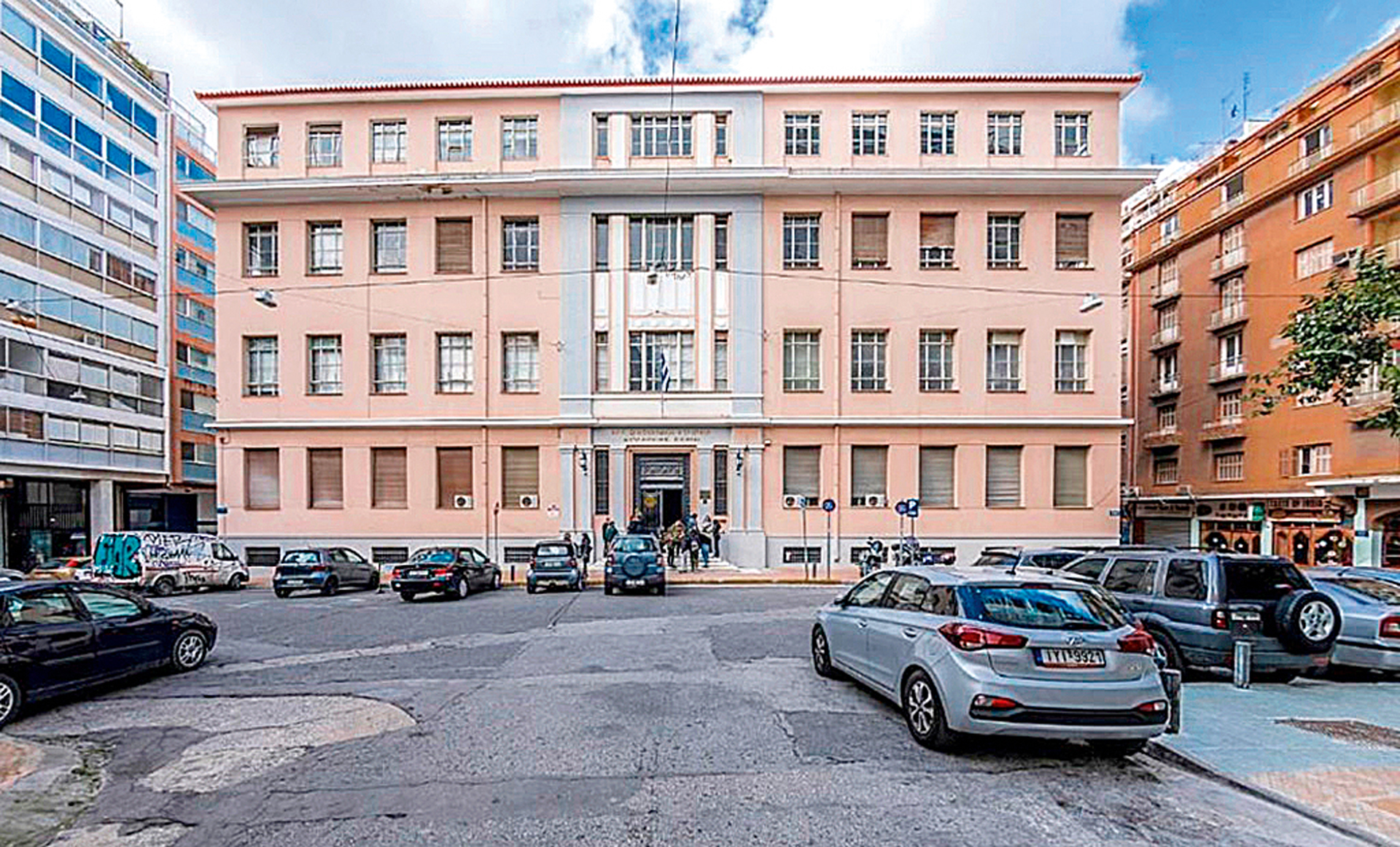 «Ξυπνούν» ιστορικά κτίρια της Αθήνας-17