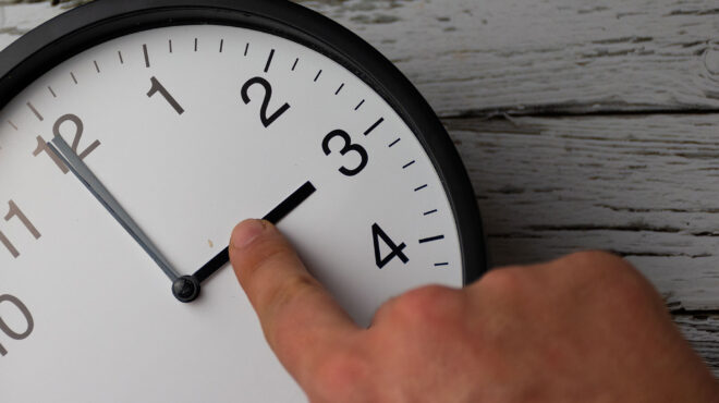 αλλαγή-ώρας-μία-ώρα-πίσω-τα-ρολόγια-την-563884735