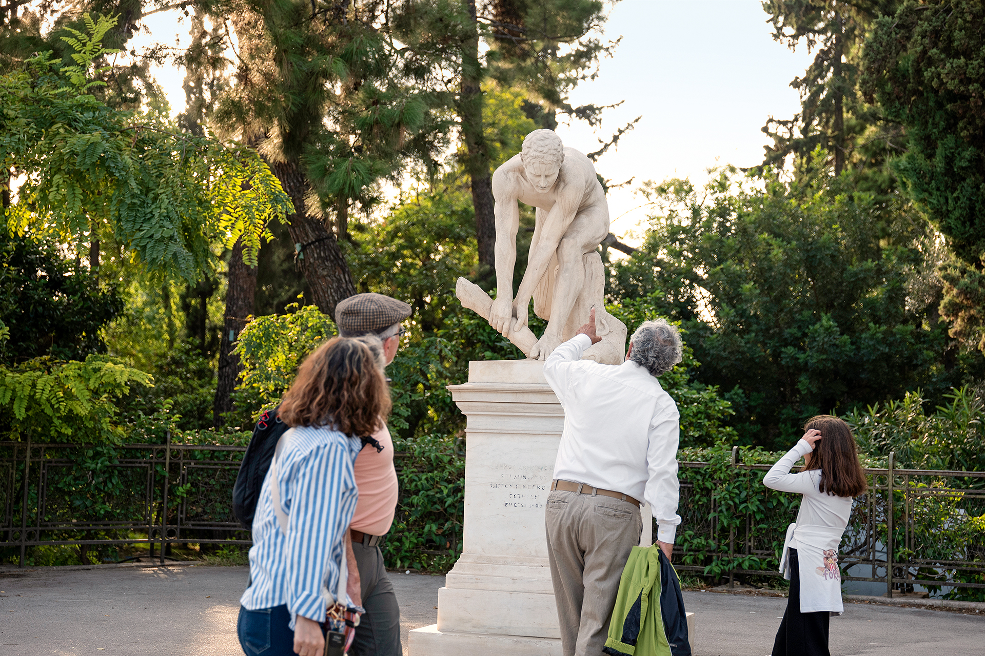 Θησέας, Δρομέας, Προμηθέας: Τα αγάλματα που μας δίχασαν-3