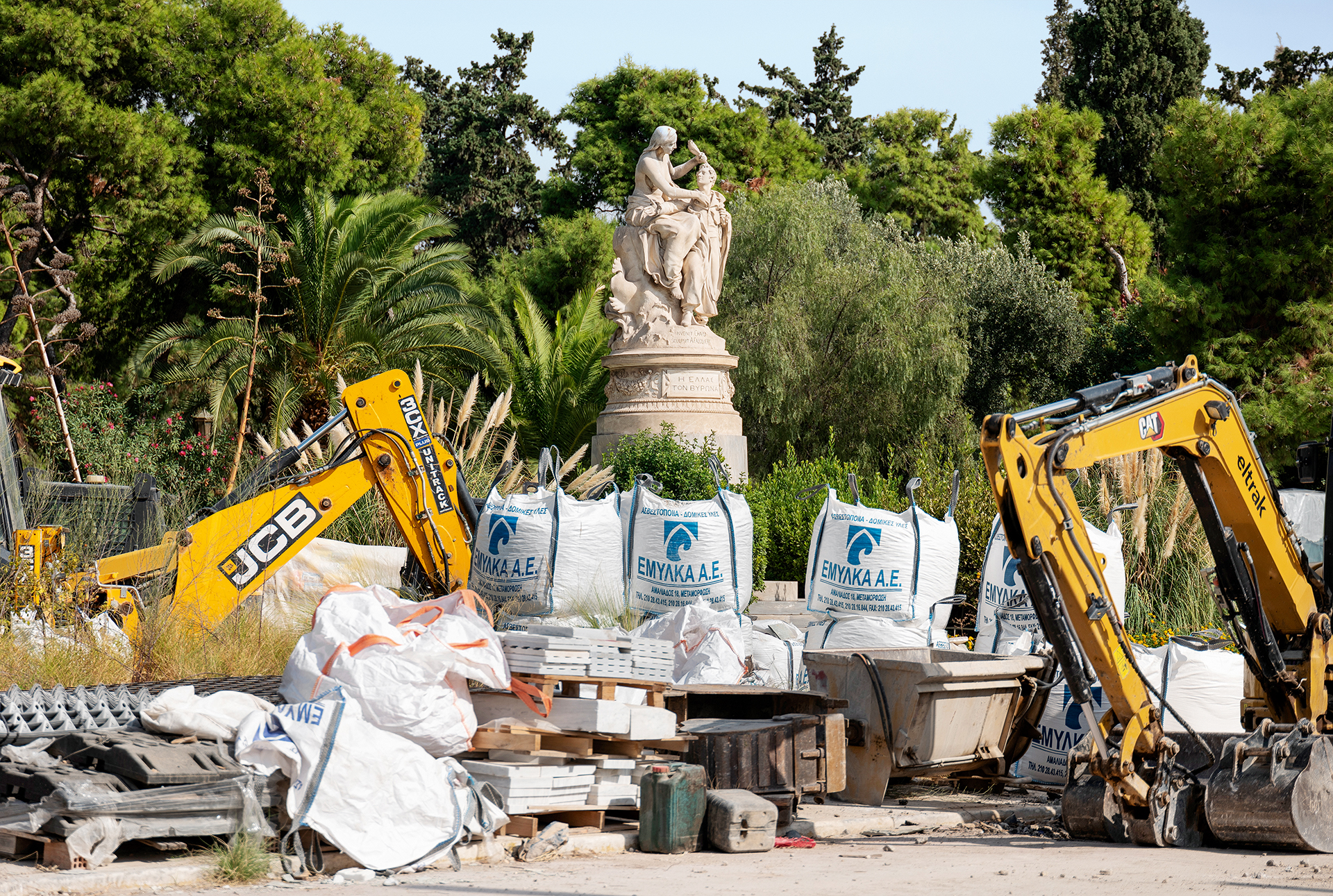 Θησέας, Δρομέας, Προμηθέας: Τα αγάλματα που μας δίχασαν-2