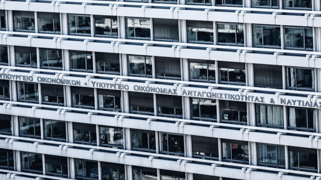 κλείνουν-το-μάτι-σε-επαγγελματίες-μικ-563888452