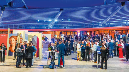 Ελλειψη 290.000 εργαζομένων στον τουρισμό