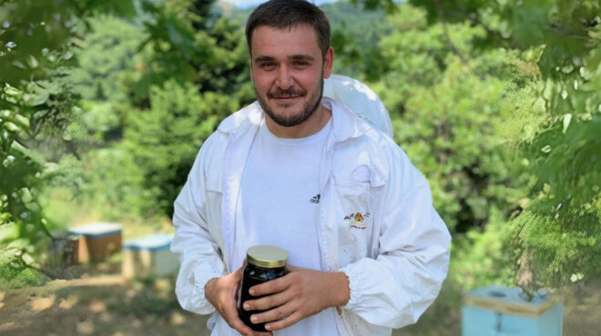 μέλι-περίπου-ελληνικό-563850580