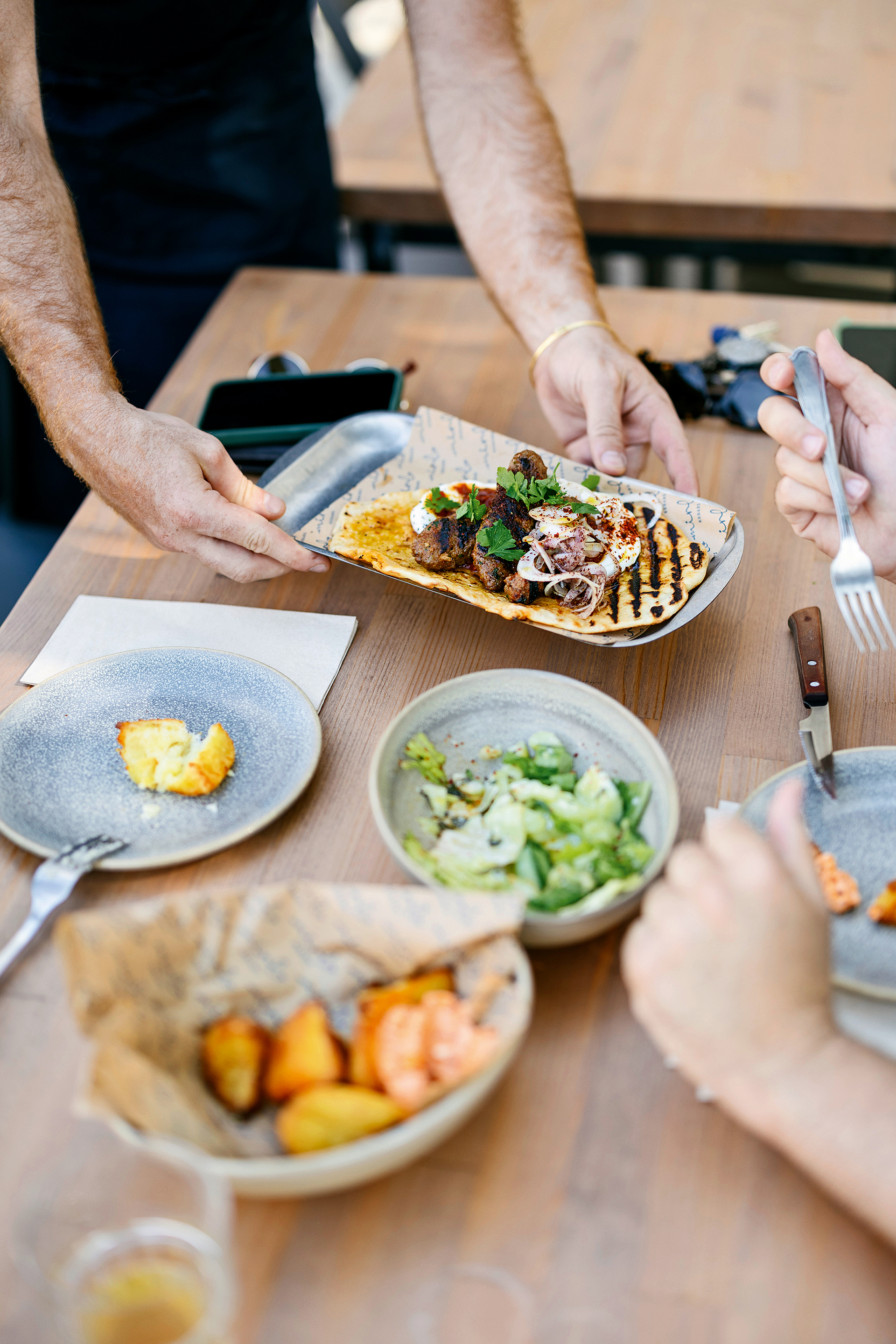 Τα καλύτερα «ανατολίτικα» ταβερνάκια της Αθήνας-8