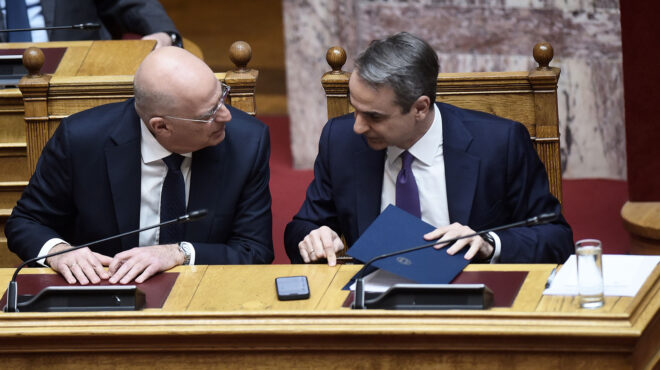 εύθραυστη-ισορροπία-μαξίμου-δένδια-563882530