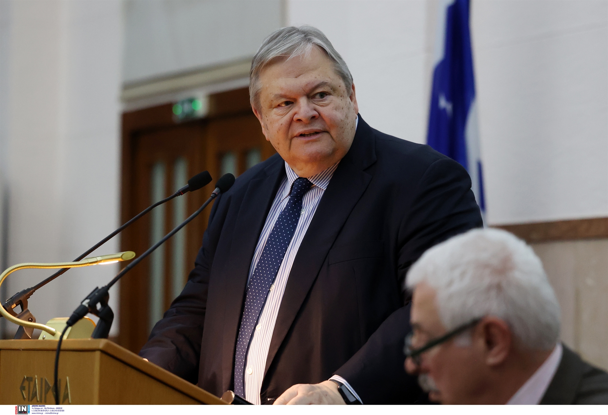 ΑΙ στην Πολιτική: Δεν κουράζομαι. Δεν διαφθείρομαι. Συγκυβερνώ-1