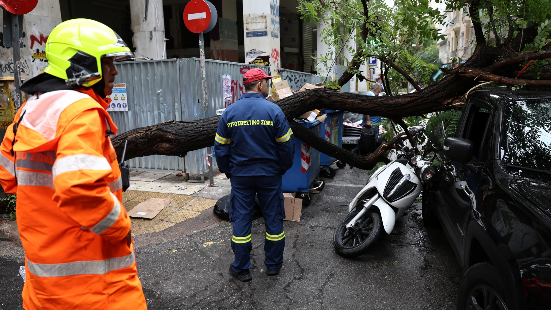 Στο κόκκινο η κίνηση λόγω της βροχής στην Αθήνα – Χαμηλές ταχύτητες, προβλήματα και στο τραμ-2