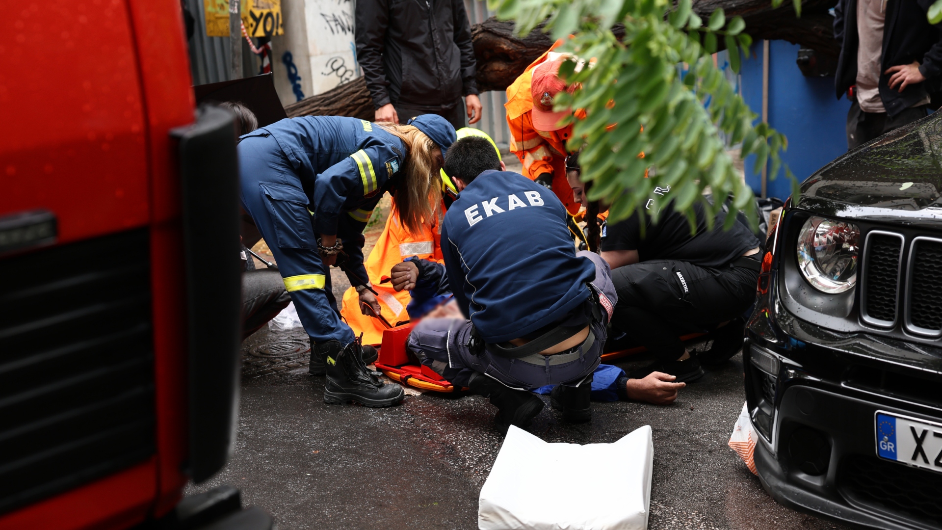 Στο κόκκινο η κίνηση λόγω της βροχής στην Αθήνα – Χαμηλές ταχύτητες, προβλήματα και στο τραμ-3