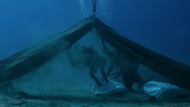 δύτες-ανασύρουν-δίχτυα-φαντάσματα-πο-563885236