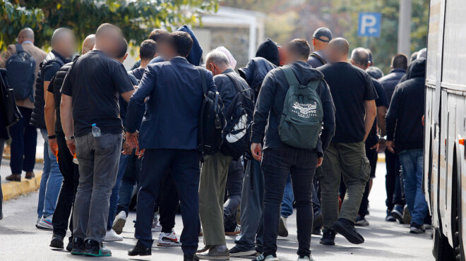 απάτη-με-φπα-και-υπάλληλοι-στο-κόλπο-563844952