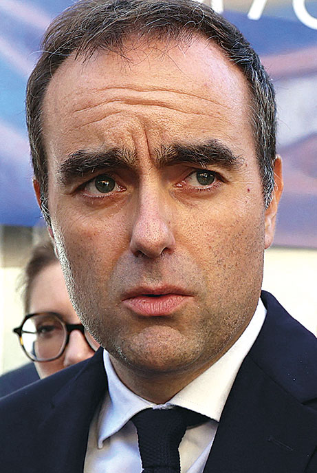 Ο μακρονισμός κατέληξε σε πολιτειακή κρίση-1