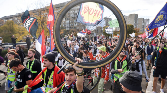 διήμερη-διαδήλωση-χιλιάδων-νέων-προς-563895571