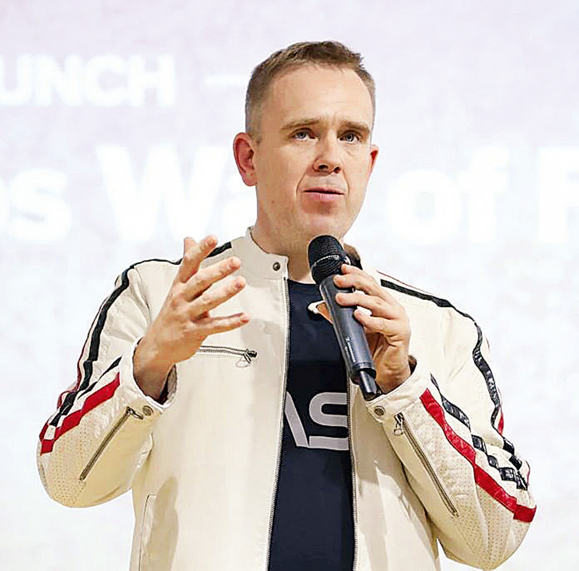 Η Ευρώπη επενδύει ξανά στην άμυνα-3