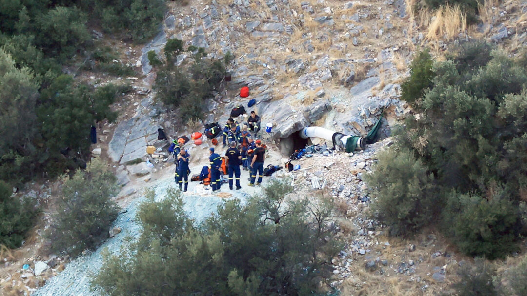 στo-κυνήγι-του-θησαυρού-με-ψεύτικους-χά-563845114