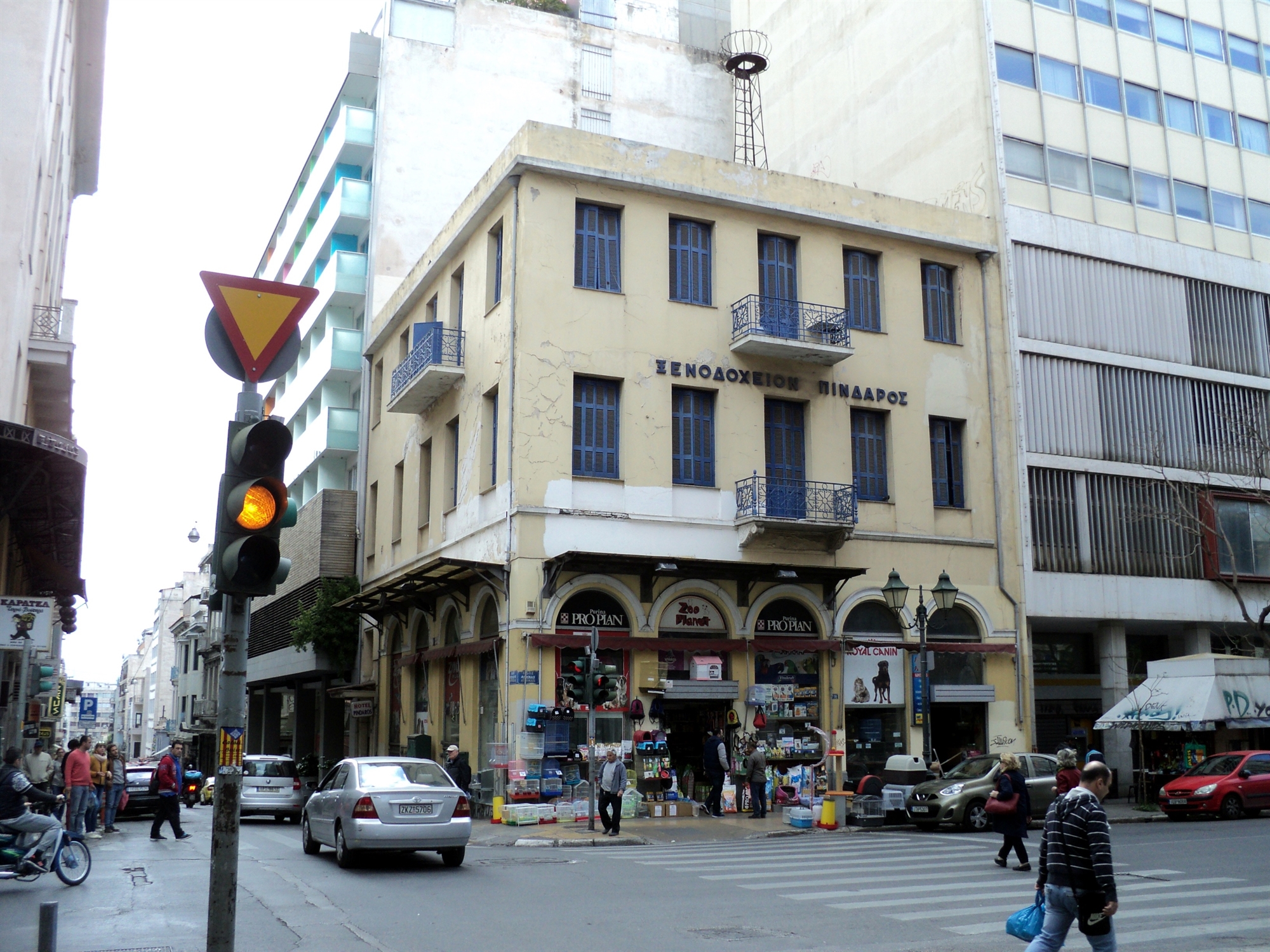 «Ξυπνούν» ιστορικά κτίρια της Αθήνας-13